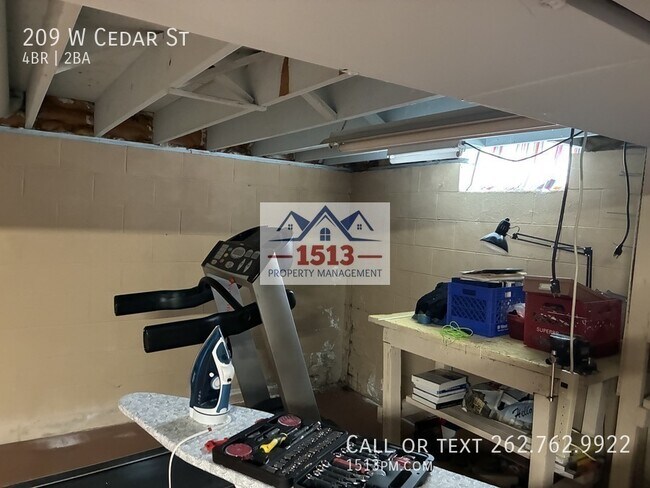 Building Photo - 209 W Cedar St