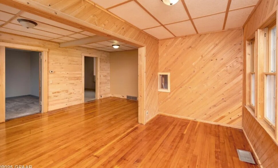 Building Photo - 215 5th St W