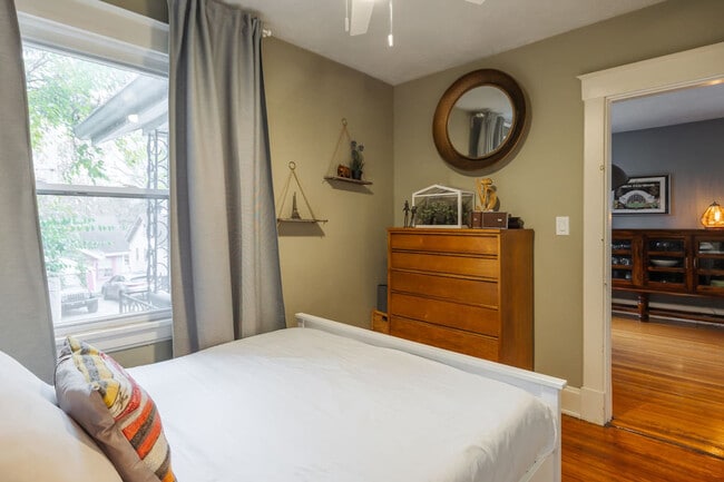 Building Photo - 3935 Oak Park Pl