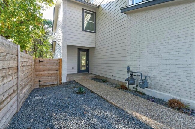 Building Photo - 6712 Hart Ln
