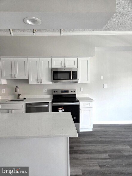 Building Photo - 1211 S Eads St