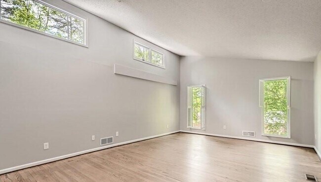Building Photo - 38 Argyll Dr