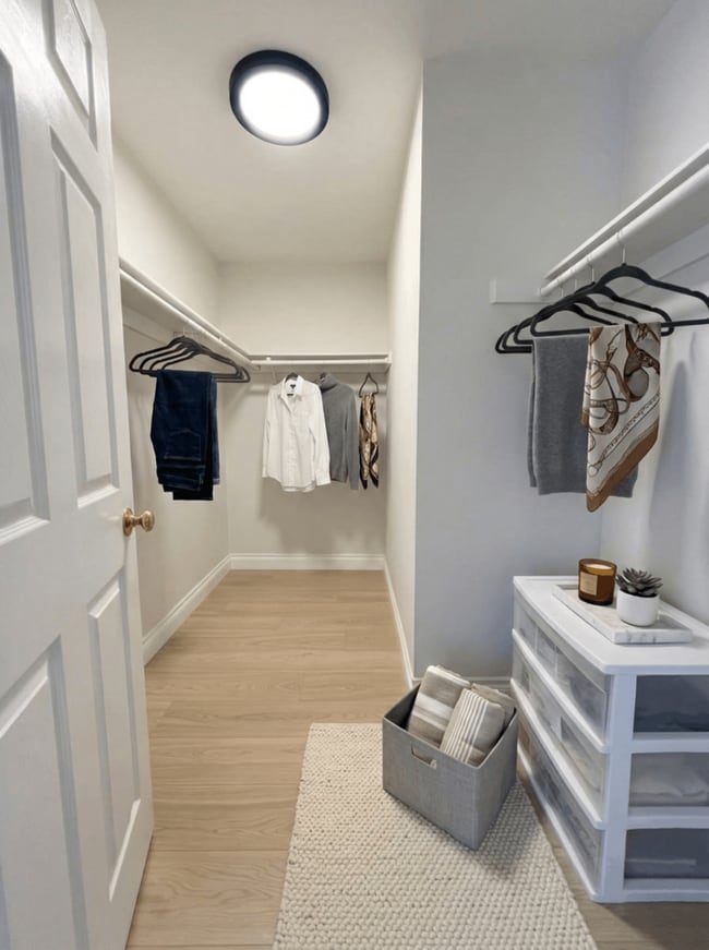 Building Photo - Charming 2BD Home w/ High Ceilings & Spacious Backyard – 4/3