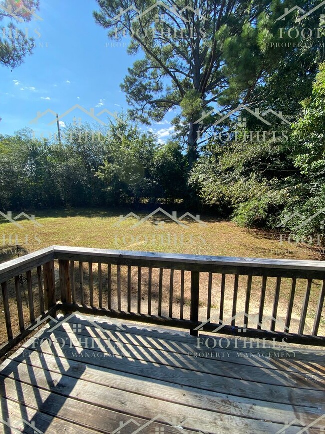 Building Photo - 3-Bedroom Single Family Home off Whitehall...