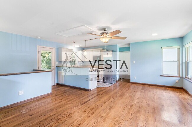 Building Photo - 10 Wellspring Ln