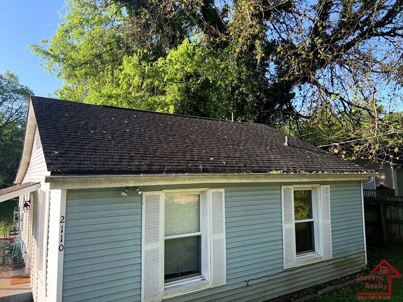 Building Photo - 2110 Brown Ave