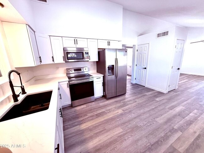 Building Photo - 1009 E Chipman Rd