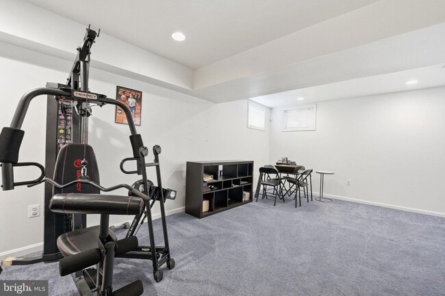 Building Photo - 6355 Willowfield Way
