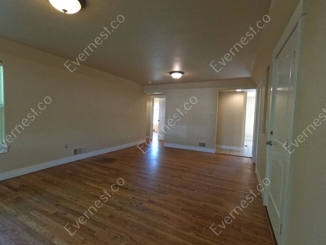 Building Photo - 2224 10th Ave