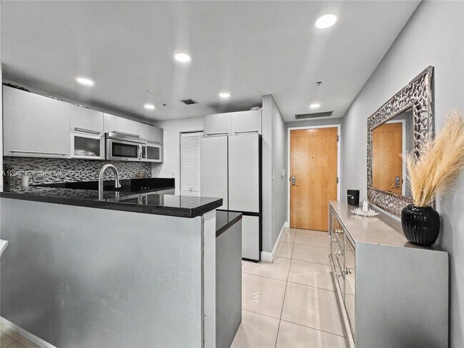 Building Photo - 253 NE 2nd St