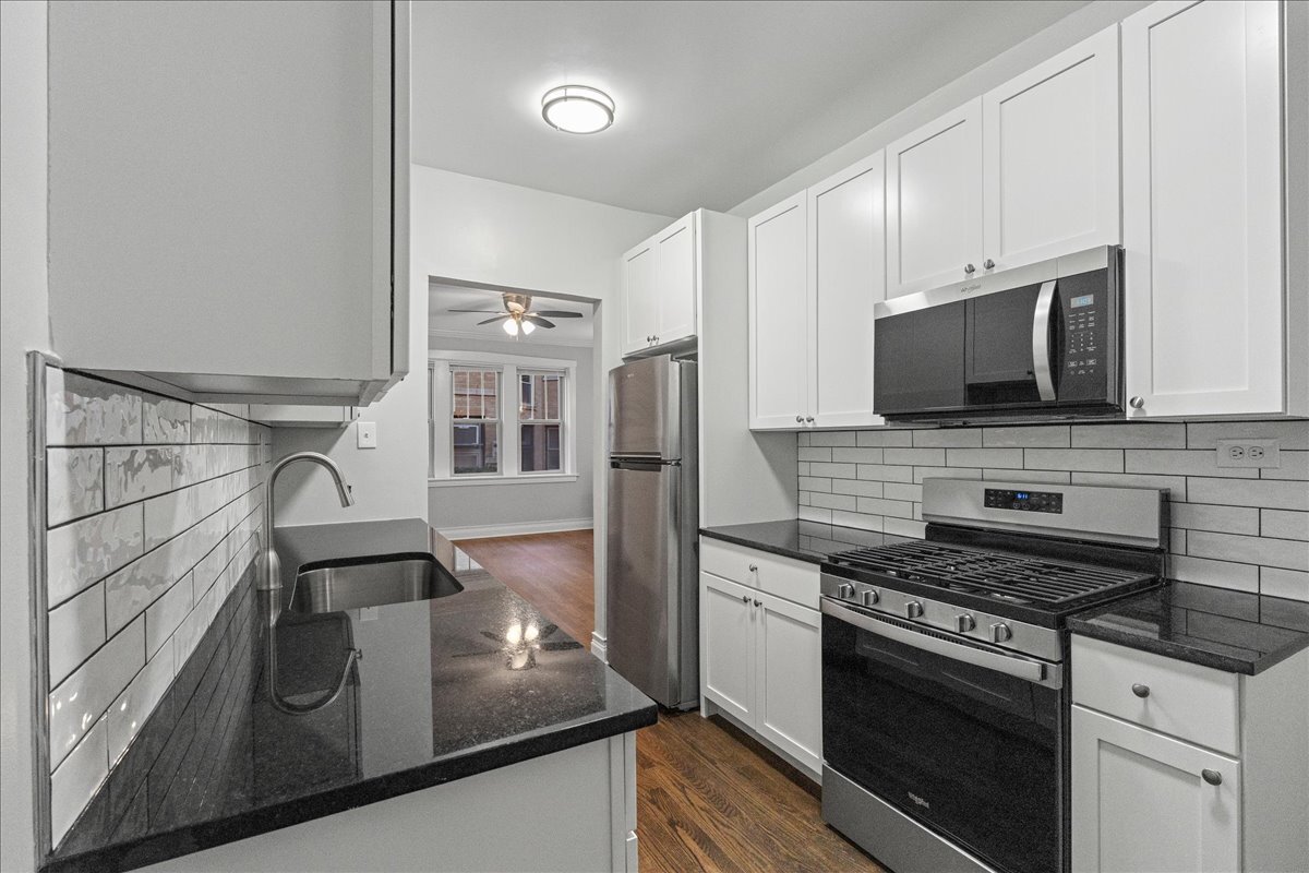 Building Photo - 901 W Altgeld St