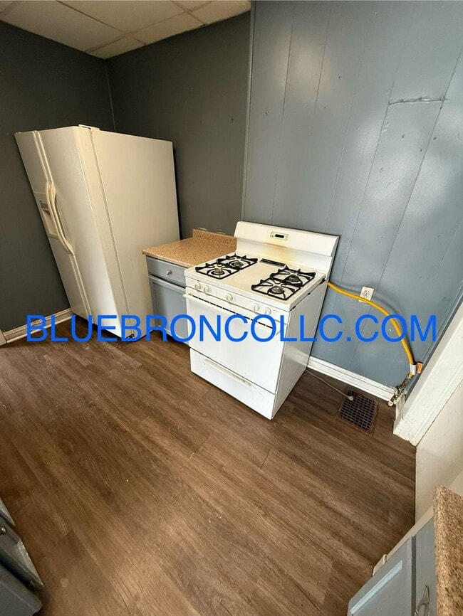 Building Photo - Must see beautiful house in northeast KC!