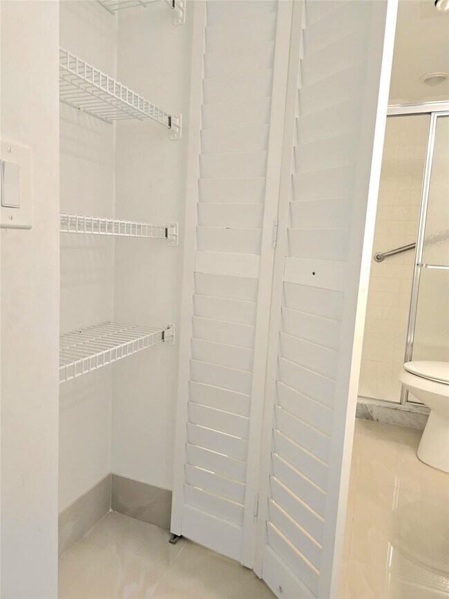 Building Photo - 2305 Lucaya Ln