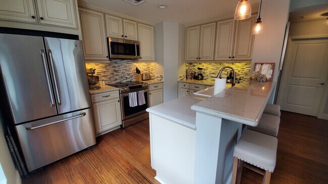 Building Photo - Upgraded 2BR/2BA Corner Unit in East Village – Close proximity to Petco Park w/ Parking & Amenities