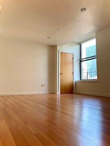 Building Photo - 170 Tremont St