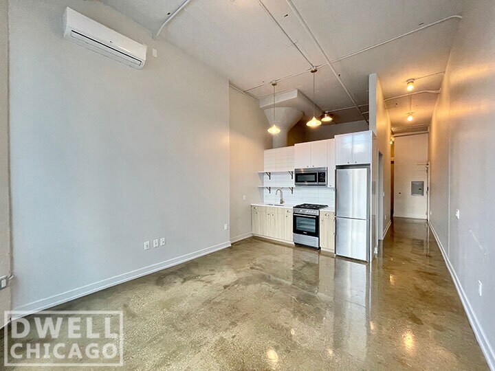 Building Photo - 152 W Huron St