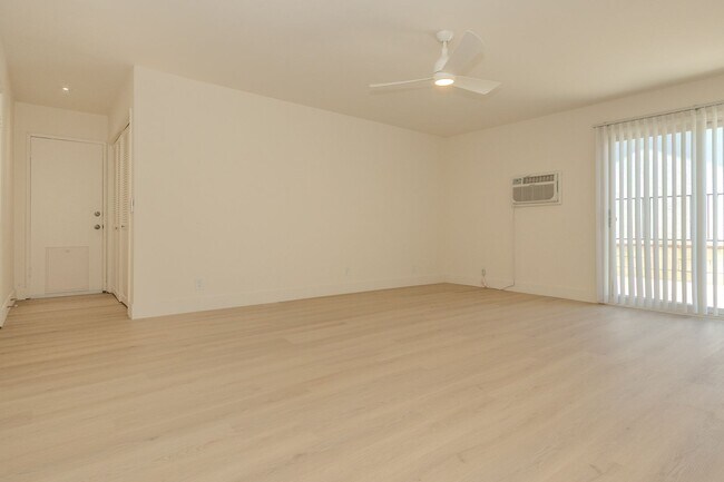 Building Photo - Refreshed Spacious 3 Bed/2 Bath Home in La Mesa!
