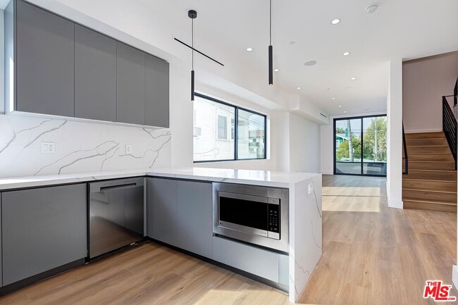 Building Photo - 1436 Edgecliffe Dr