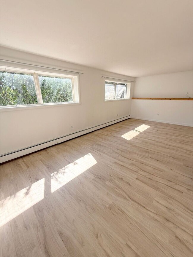 Building Photo - 1116 S Pinecrest Dr