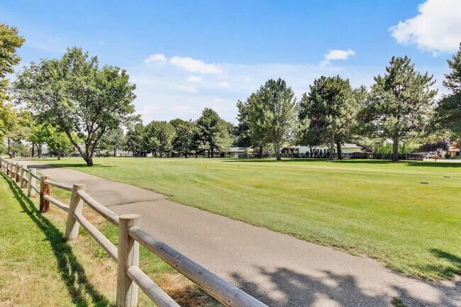 Building Photo - 1215 E Cerramar Ct