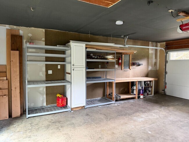 Building Photo - Lovely Single Level Rambler with Custom Finishes and Pet Friendly!