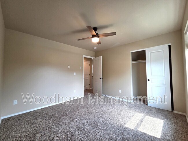 Building Photo - 393 Water Lily Dr