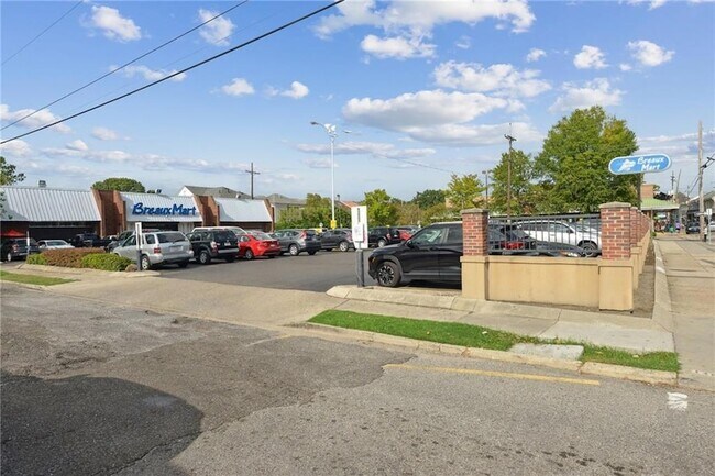 Building Photo - 3405 Coliseum St