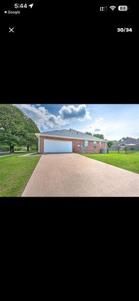 Building Photo - 2046 Pine Woods Rd