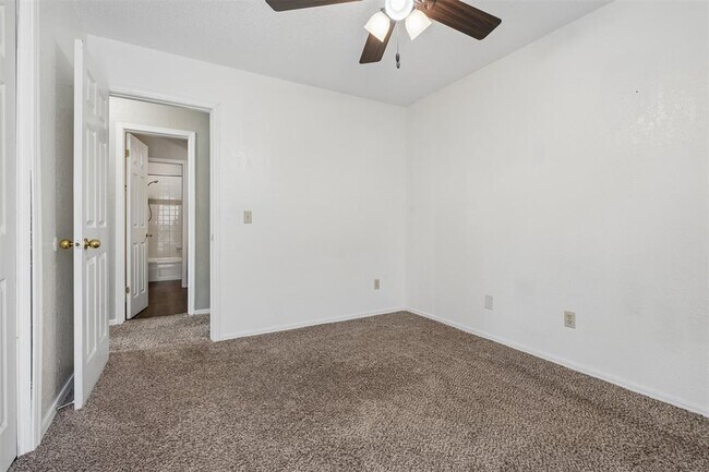 Building Photo - 3703 Southwind Ave