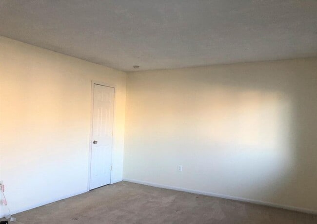 Building Photo - 166 Thoreau Dr