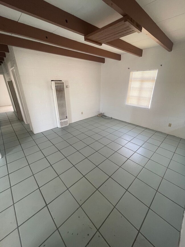 Building Photo - Cute 3-bedroom, 1-bathroom Home