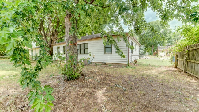 Building Photo - 56 E 52nd St