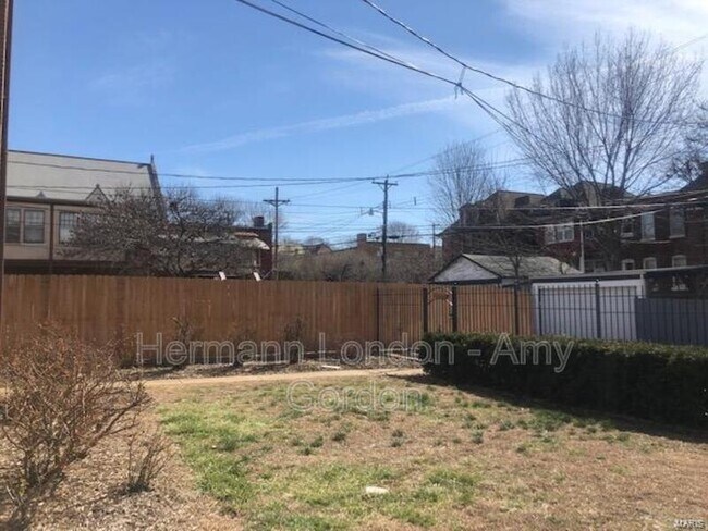 Building Photo - 3912 Flad Ave