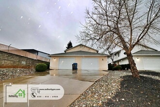 Building Photo - 1729 Laurel Ave