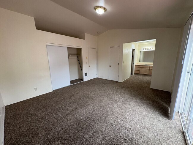 Building Photo - CHECK OUT THIS COZY 3 BEDROOM, 2.5 BATH TOWNHOME ON A CORNER LOT IN MOUNTAINVIEW NEIGHBORHOOD