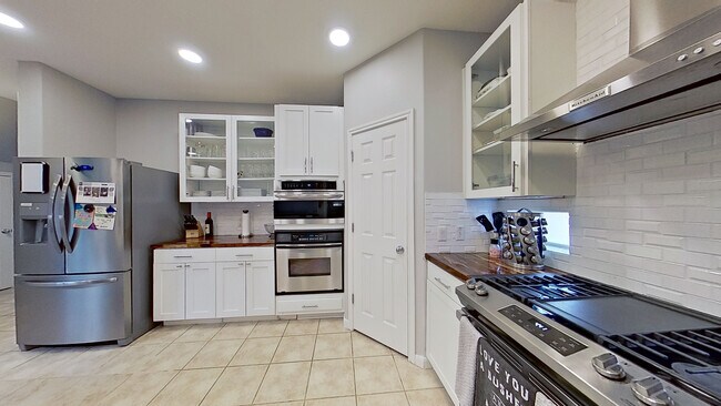 Building Photo - 1007 Brown Dr