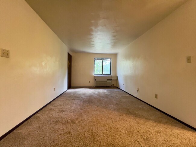 Building Photo - Cozy One Bedroom Apartment! Exposed Brick ...