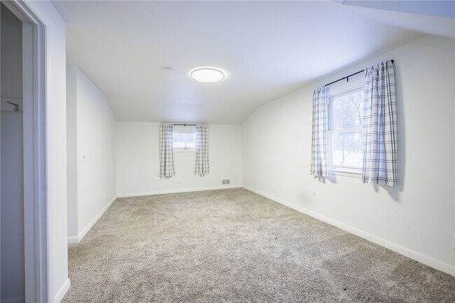 Building Photo - 105 Chestnut Dr