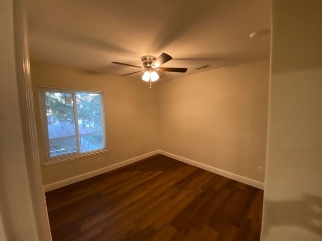 Building Photo - Upgraded 2 bedroom condo in a gated commun...