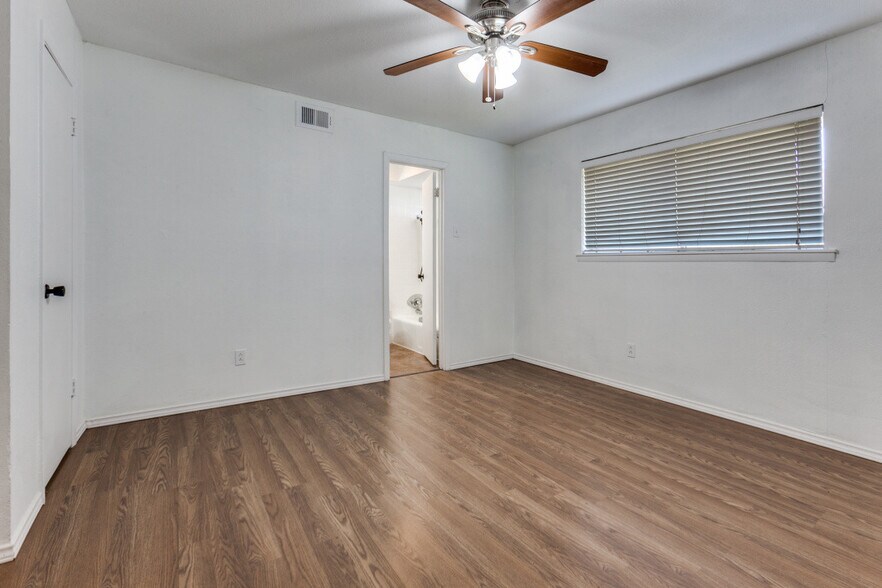 Building Photo - 7621 Dentcrest Dr