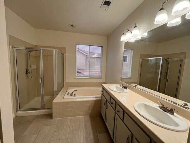 Building Photo - Near Kaiser/Pelandale