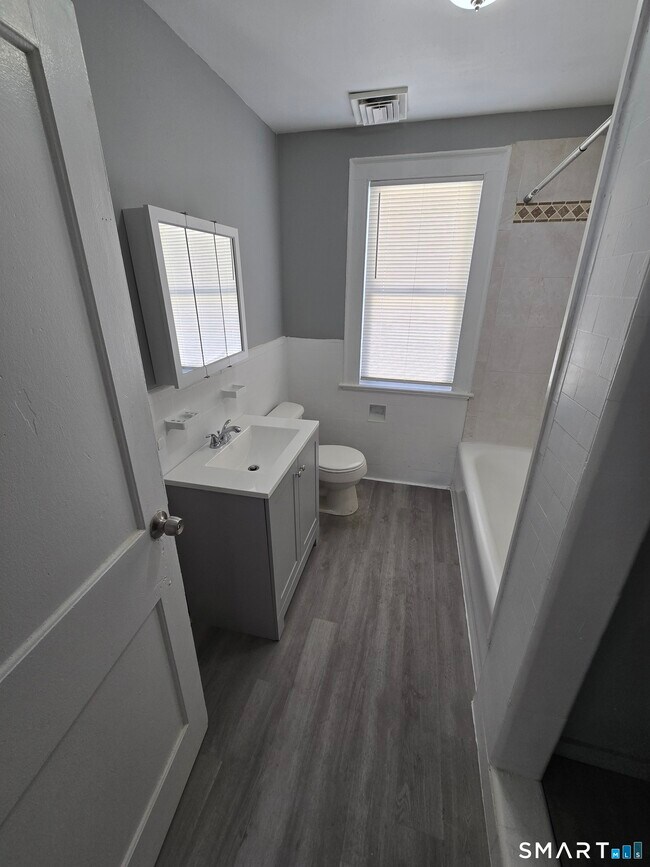 Building Photo - 263 Sheffield Ave