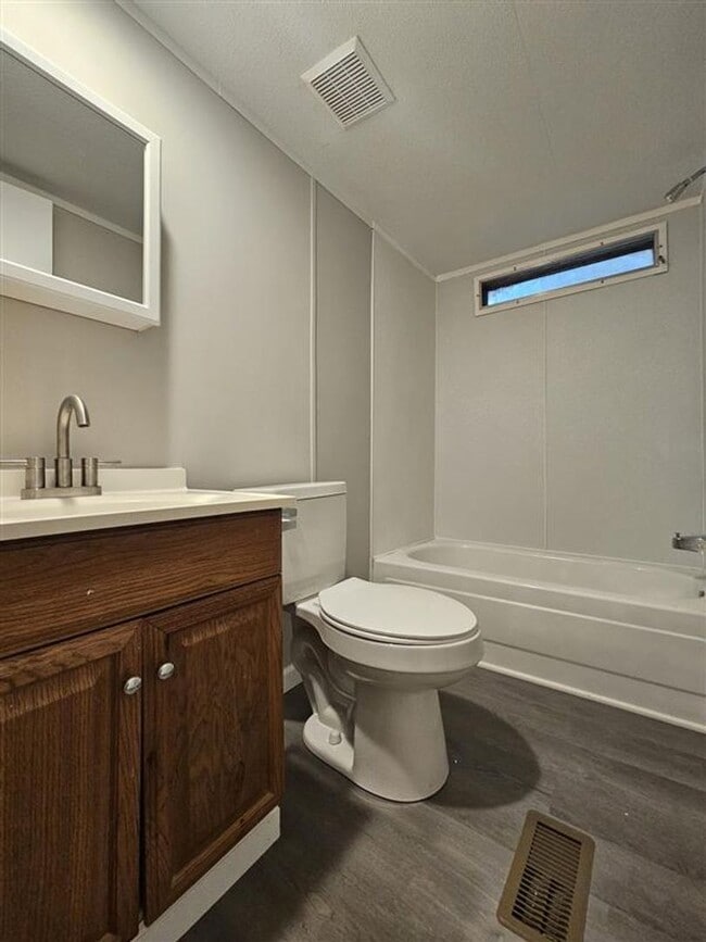 Building Photo - 2 Bedroom 1 Bathroom Manufactured Home For Rent!