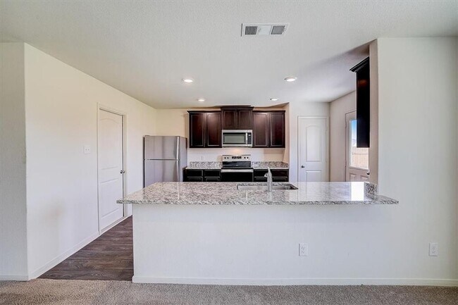 Building Photo - 221 Cres Park Dr
