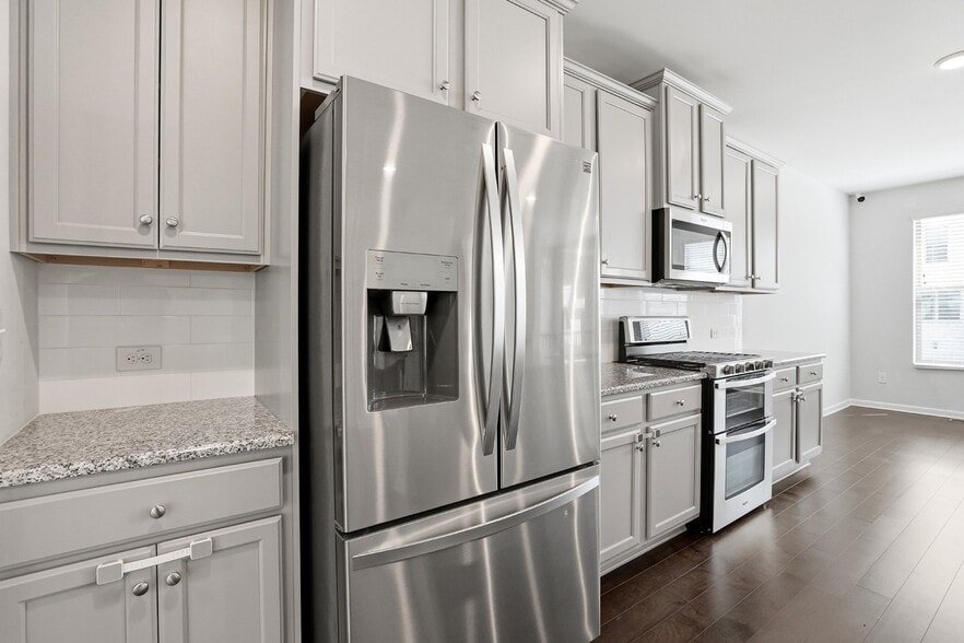 Building Photo - 2376 Tarben Dr