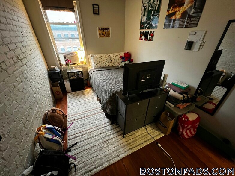 Building Photo - 892 Huntington Ave