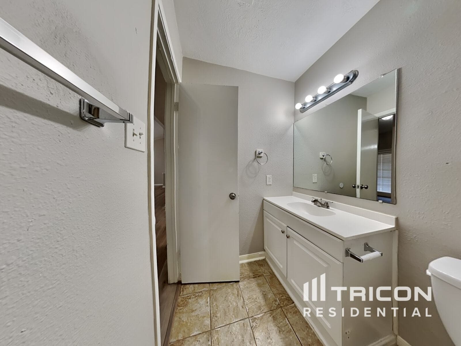 Building Photo - 14202 Clear Forest Dr
