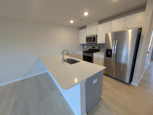 Building Photo - 831 Powder Br Dr