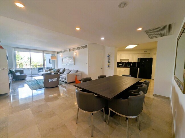 Building Photo - 5161 Collins Ave