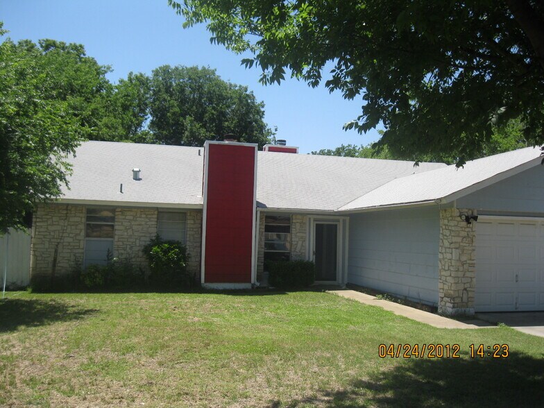 Building Photo - 901 Ken St